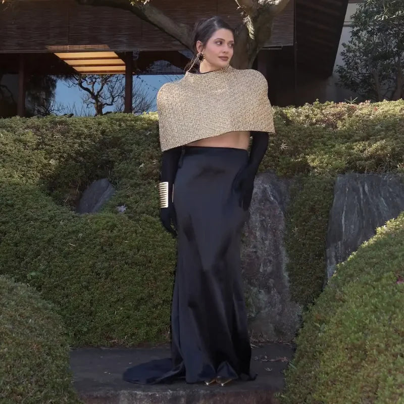 Capelet Shiny Tweed Shoulder Top