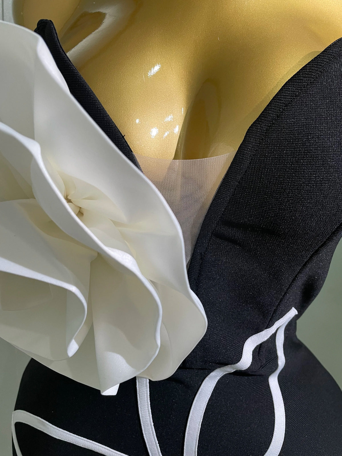 White Flower Black Mini Bodycon Bandage Dress